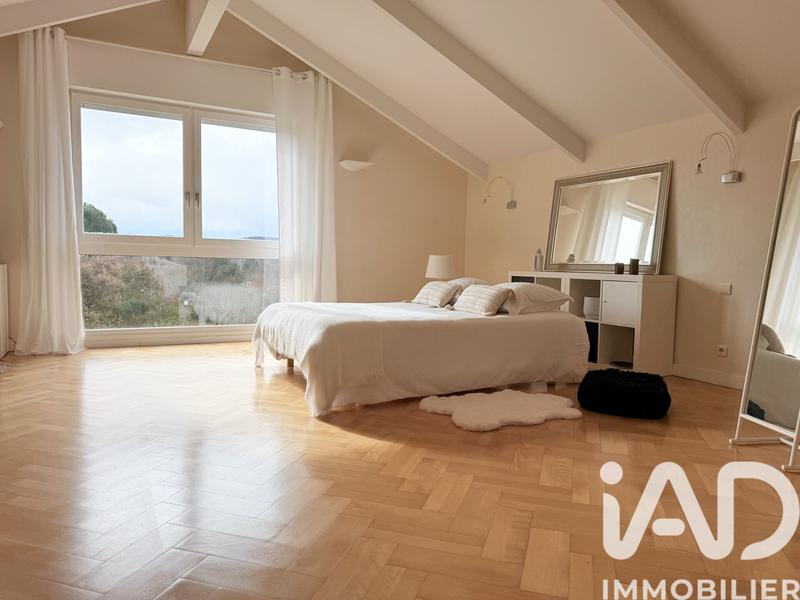 Maison - 271 m² - 9 pièces