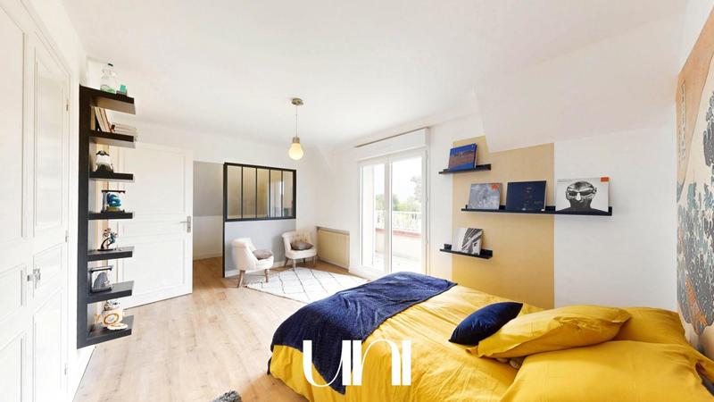 Maison - 260 m² - 6 pièces