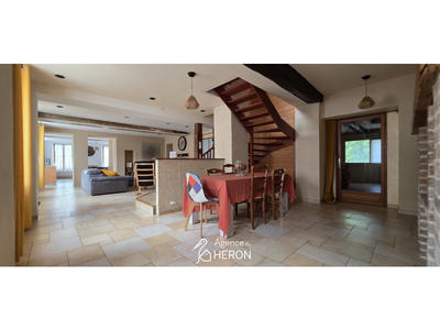 Maison - 217 m² - 6 pièces