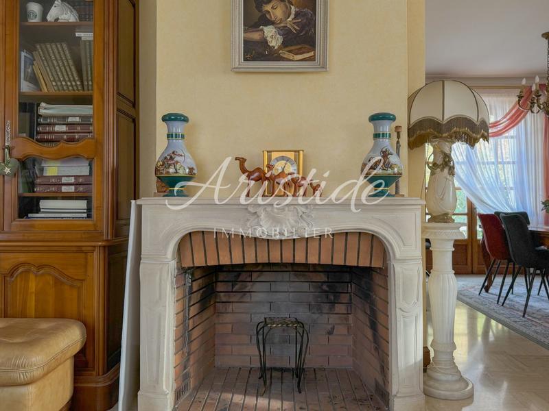 Maison ancienne - 253 m² - 8 pièces