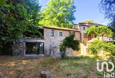 Maison - 282 m² - 11 pièces