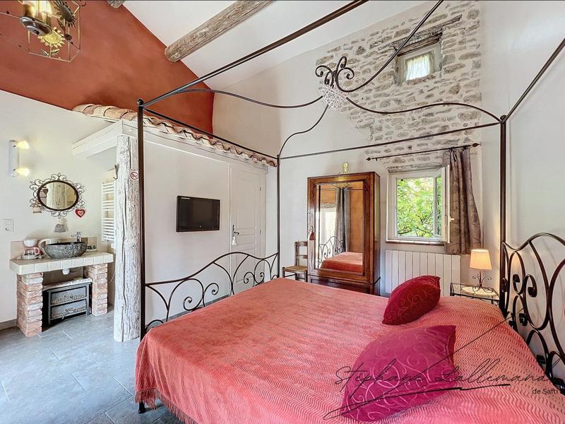 Maison - 299 m² - 11 pièces