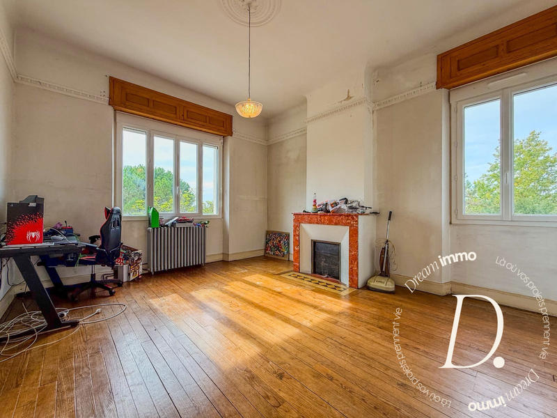 Maison - 204 m² - 8 pièces