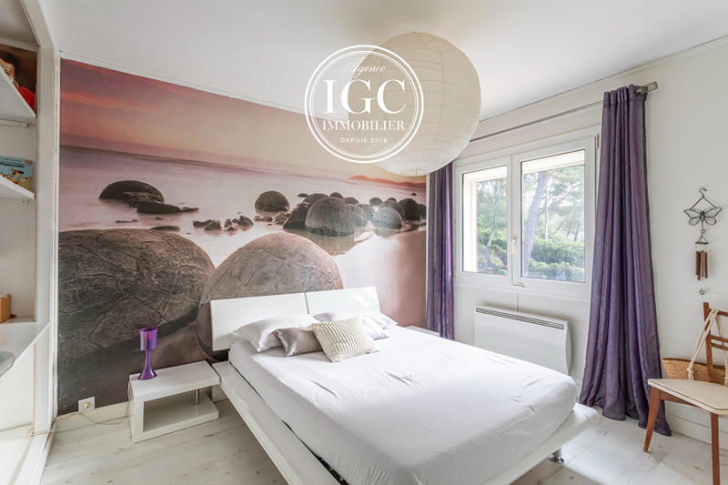 Maison - 220 m² - 7 pièces