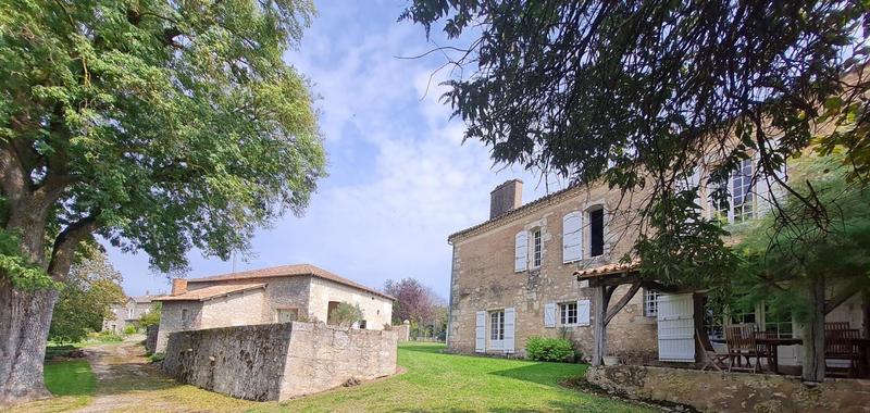 Maison de maîtres - 550 m² - 14 pièces