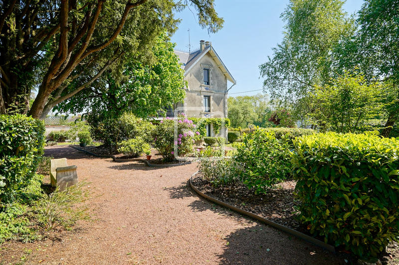 Maison - 310 m² - 12 pièces