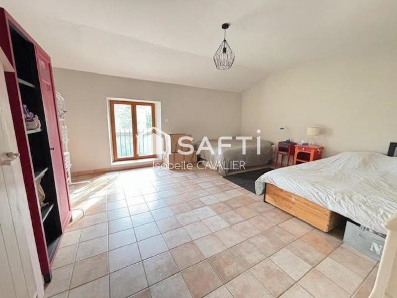 Maison - 262 m² - 6 pièces