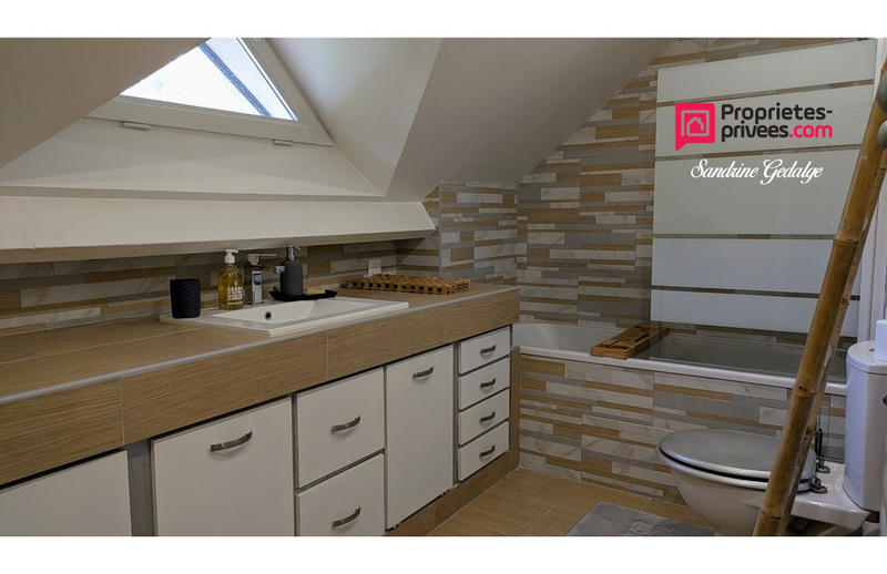 Maison - 185 m² - 7 pièces