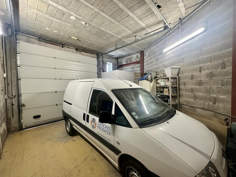 Local d'activités - 980 m²