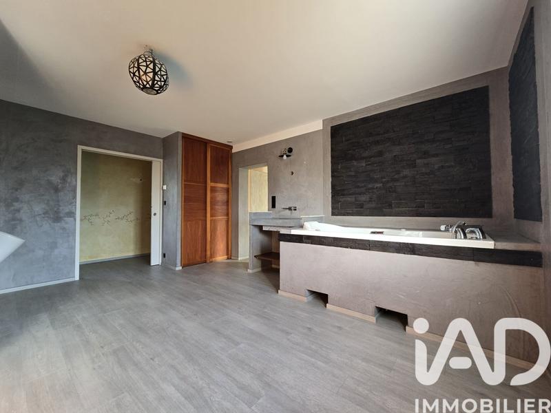 Maison - 227 m² - 5 pièces