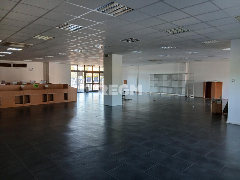 Local commercial - 298 m²