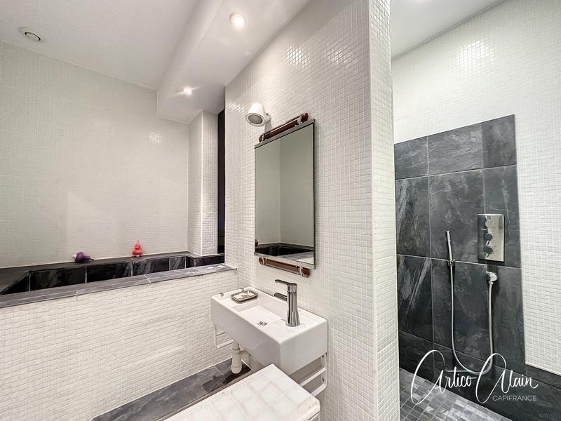 Maison traditionnelle - 500 m² - 12 pièces