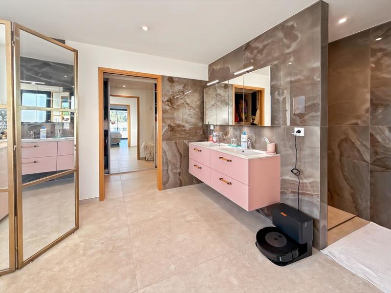 Maison - 311 m² - 5 pièces