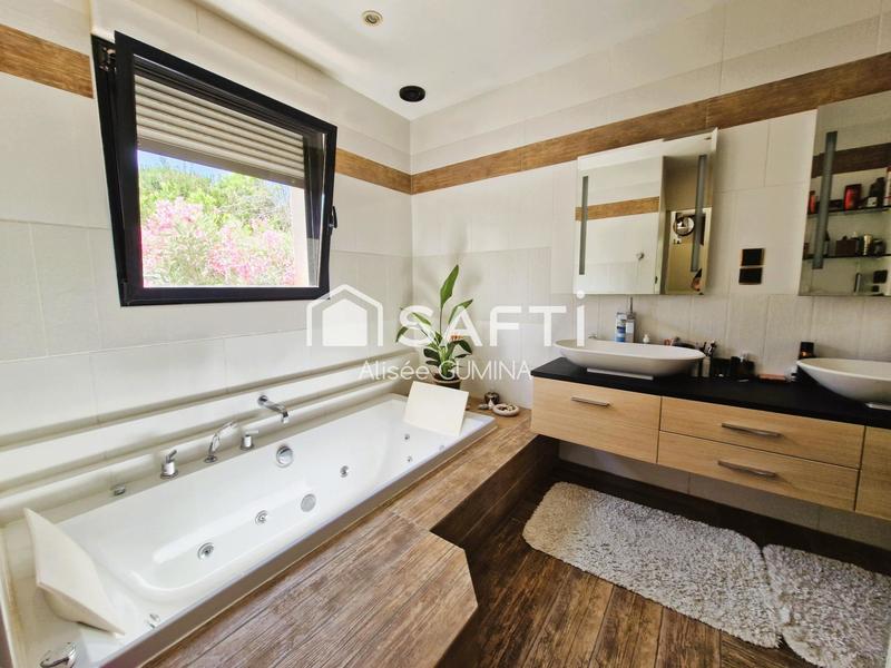 Villa - 207 m² - 7 pièces