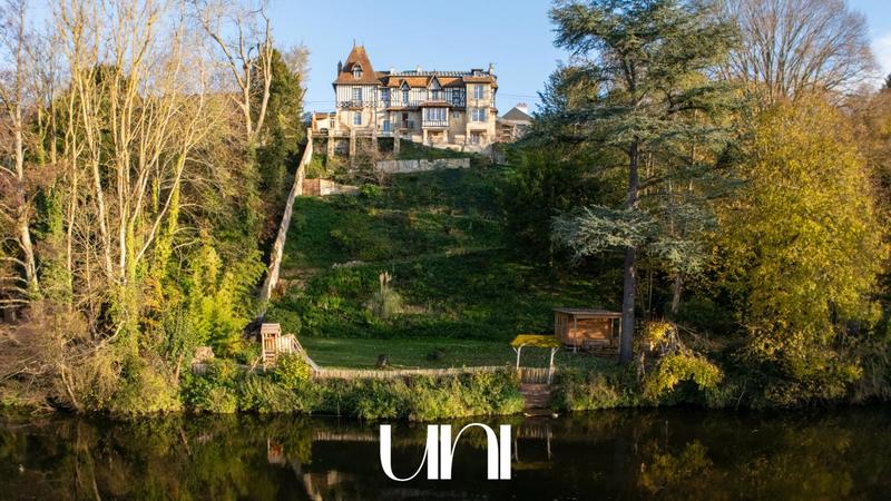 Maison - 280 m² - 9 pièces