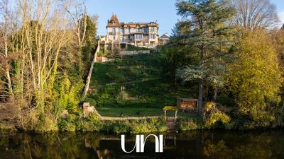 Maison - 280 m² - 9 pièces