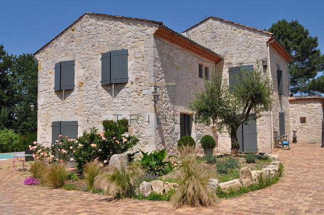 Maison - 225 m² - 6 pièces