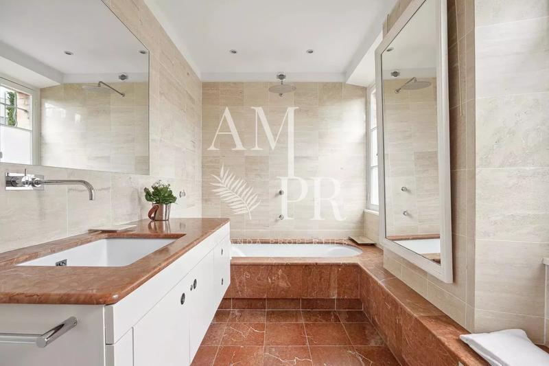 Villa - 492 m² - 15 pièces