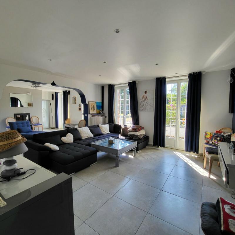 Maison - 359 m² - 13 pièces