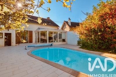 Maison - 121 m² - 7 pièces