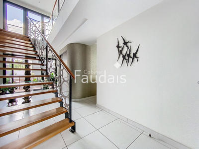 Maison - 224 m² - 8 pièces