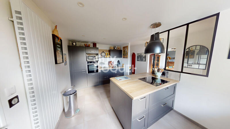 Maison - 137 m² - 6 pièces