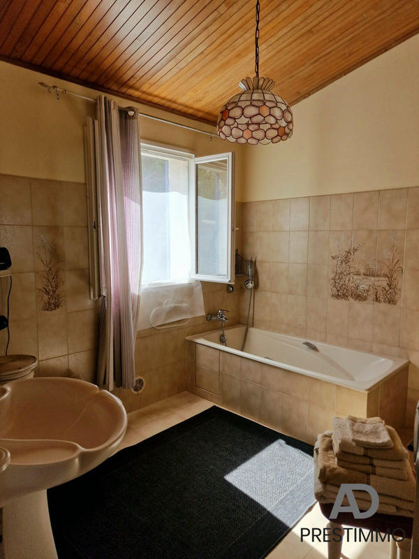 Maison - 185 m² - 7 pièces