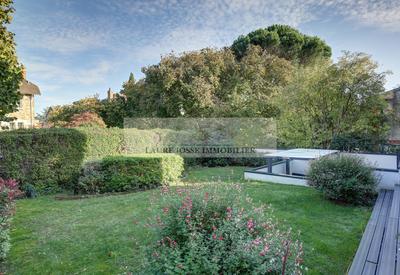 Maison contemporaine - 366 m² - 12 pièces