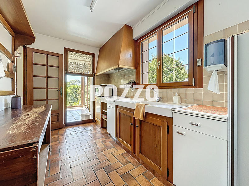 Maison - 220 m² - 8 pièces