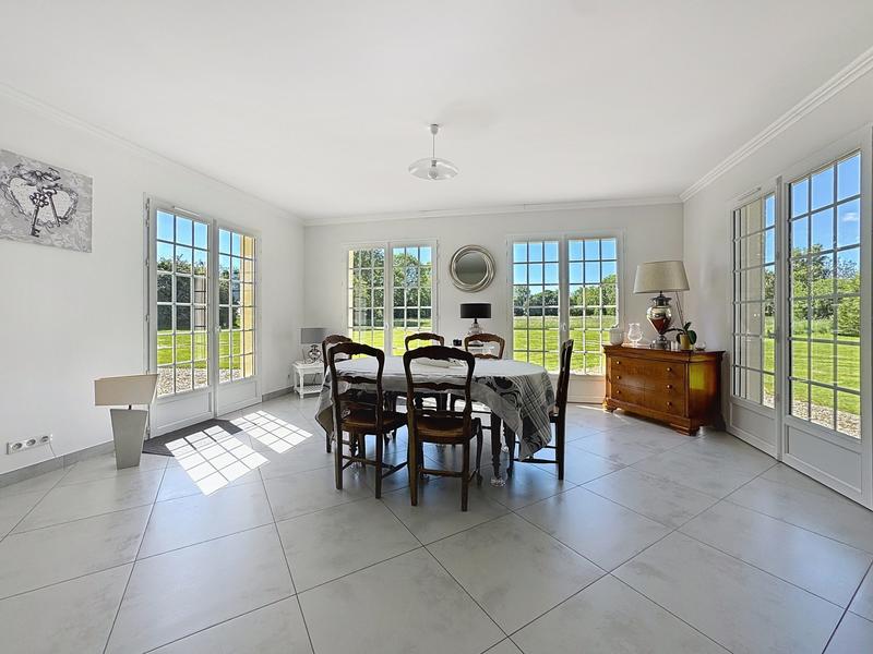 Maison - 300 m² - 10 pièces