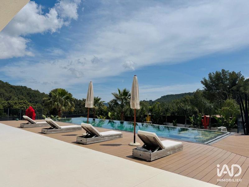 Maison - 200 m² - 6 pièces