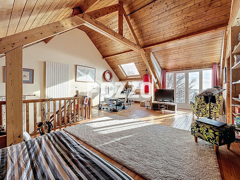 Maison - 240 m² - 9 pièces