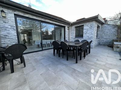 Maison - 230 m² - 8 pièces