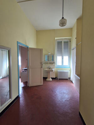 Maison - 950 m² - 42 pièces