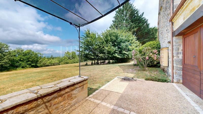 Demeure - 248 m² - 10 pièces