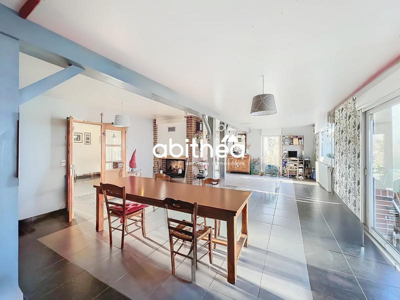 Maison - 225 m² - 9 pièces