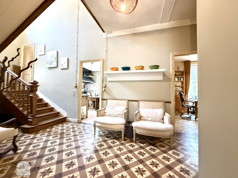 Maison - 460 m² - 10 pièces