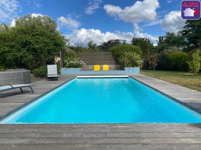 Maison - 239 m² - 7 pièces