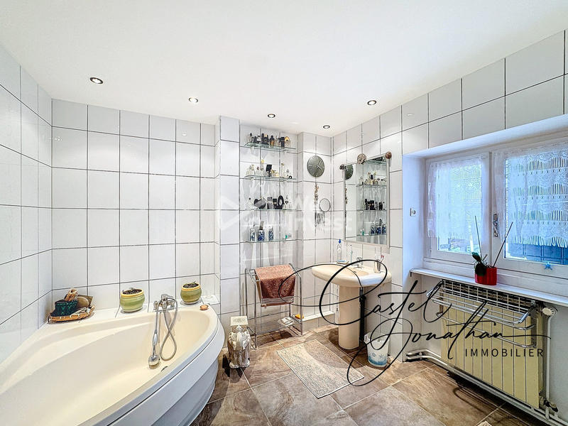 Maison - 460 m² - 8 pièces