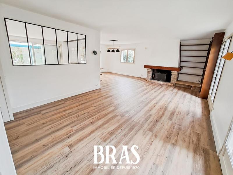 Maison - 141 m² - 8 pièces