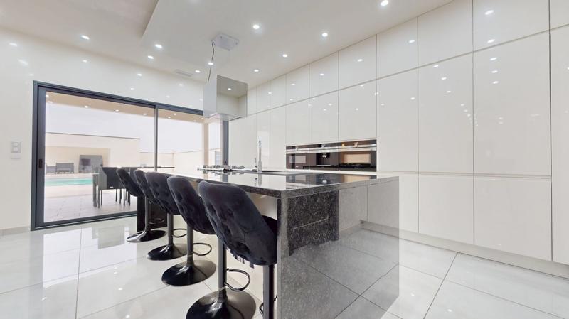 Maison contemporaine - 280 m² - 6 pièces