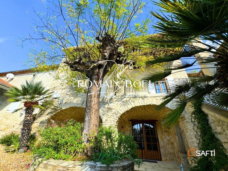 Maison - 283 m² - 12 pièces