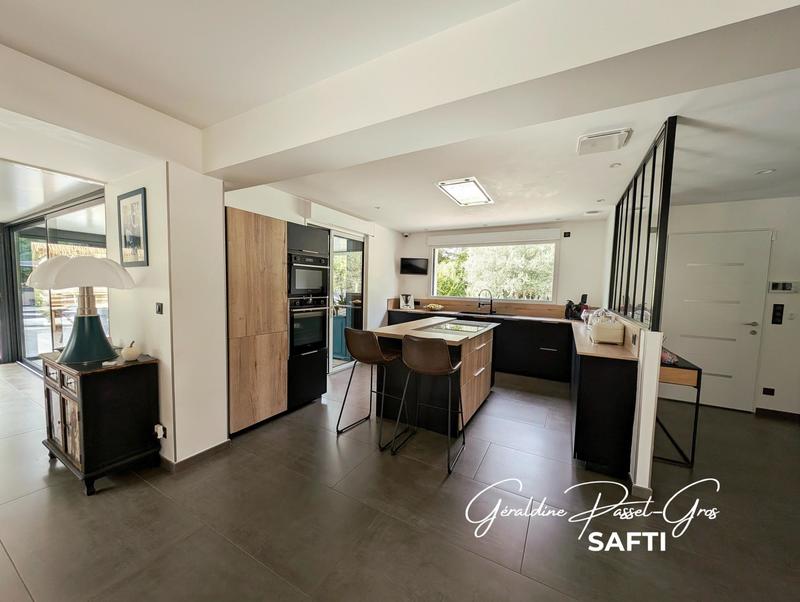 Maison - 200 m² - 6 pièces