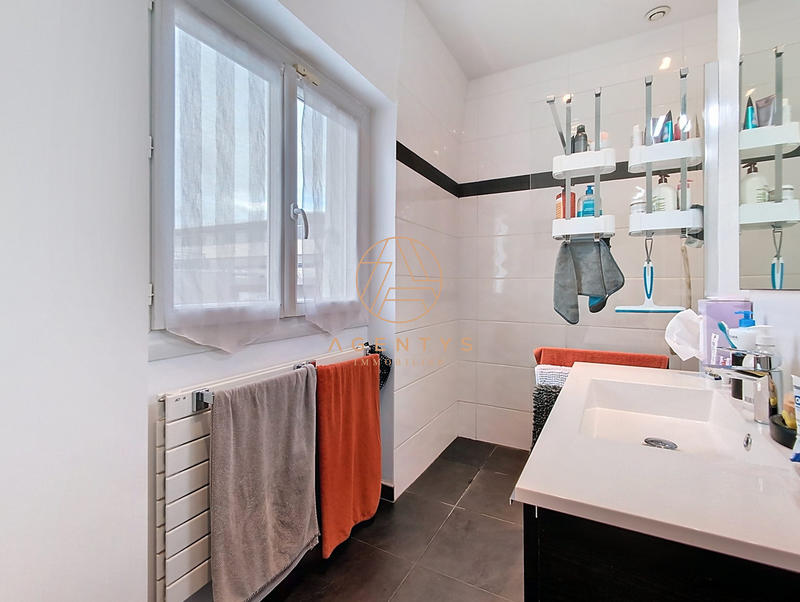 Maison - 87 m² - 6 pièces