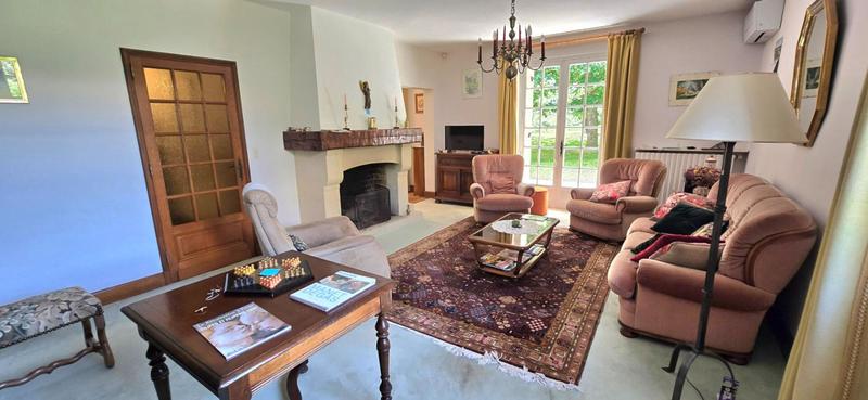 Maison - 280 m² - 11 pièces