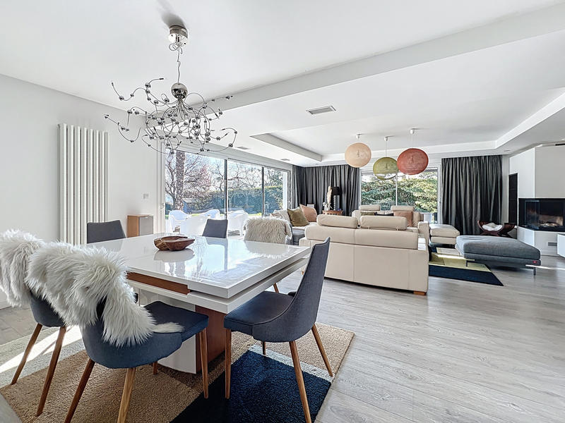 Maison - 222 m² - 6 pièces