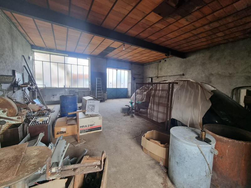 Parking / Garage - 235 m²