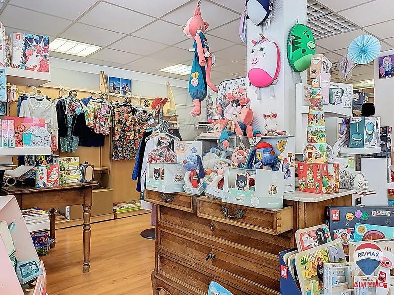 Magasins - 100 m² - 4 pièces