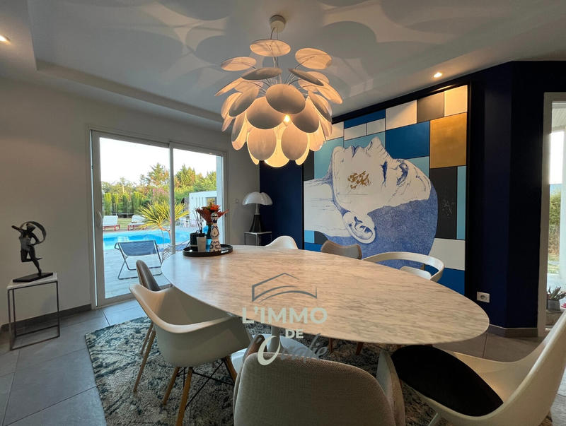 Maison - 220 m² - 7 pièces