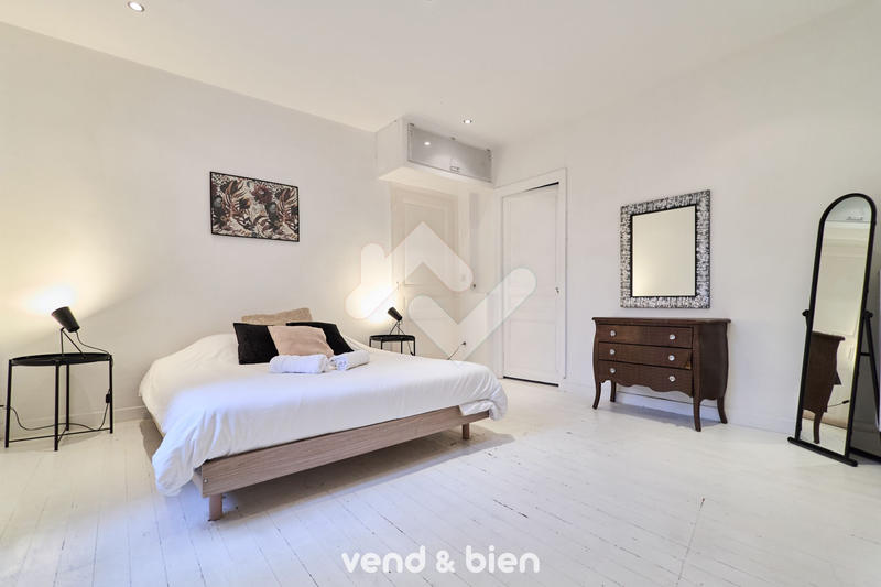 Immeuble - 218 m² - 10 pièces